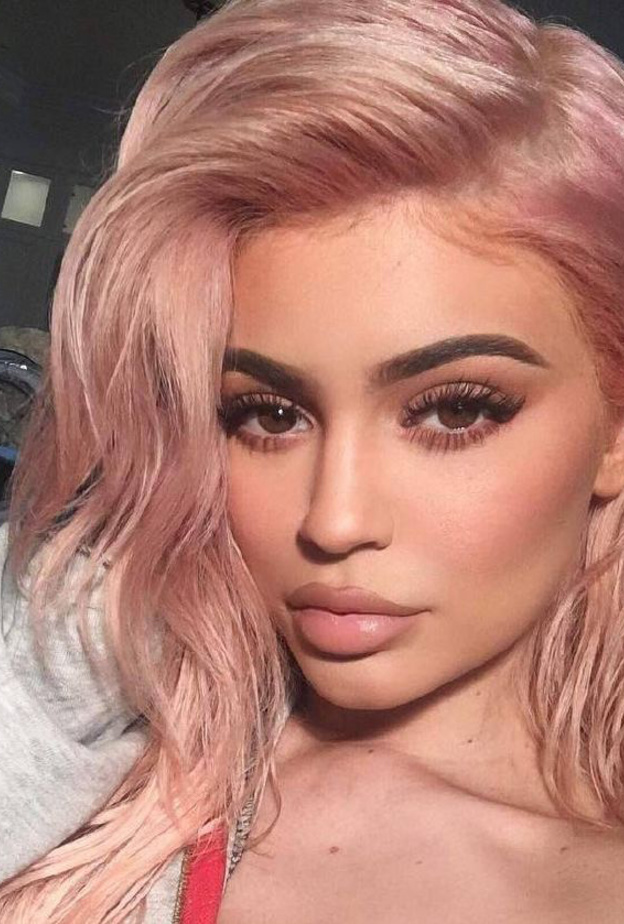 كايلي جينر بشعر rosegold