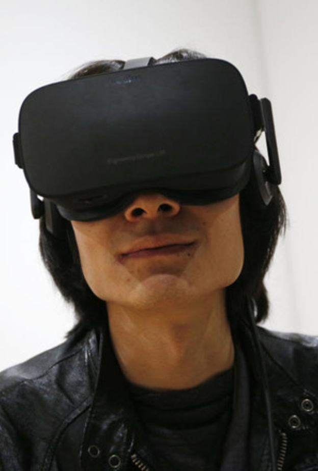 فيسبوك تكشف عن جهاز أكيولاس جو الجديد للواقع الافتراضي