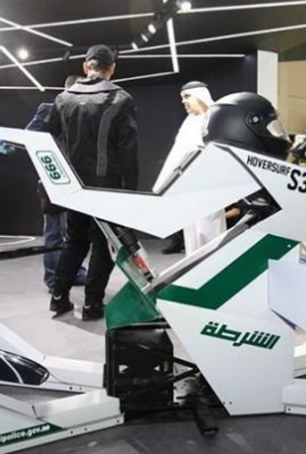 شرطة دبي تعرض في جيتكس دراجة طائرة