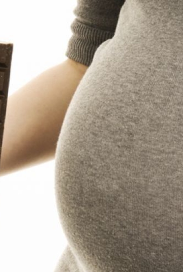 مخاطر الافراط في تناول السكريات اثناء الحمل