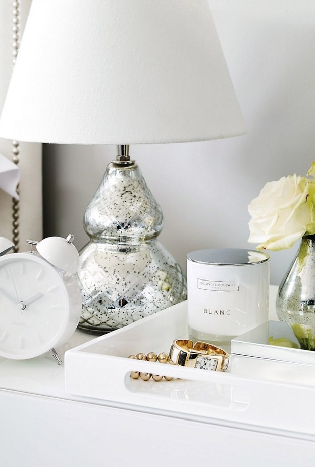 الألوان الفاتحة مثاليه مع غرف النوم البيضاء