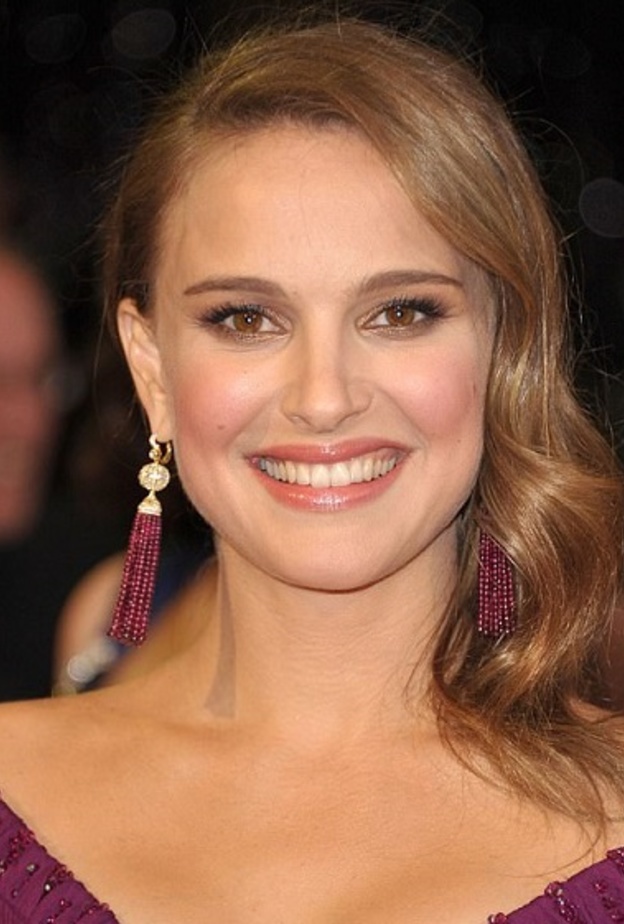 بشرة ناتالي بورتمان لا تشوبها شائبة