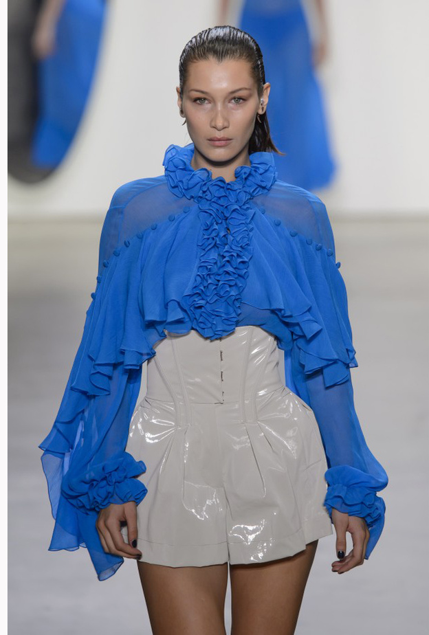 بلوزة شيفون مفرّشة من امبوريو ارماني