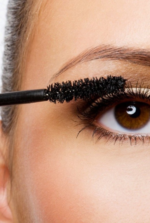 من السهل إعادة الماسكرا الجافة وكأنها جديدة