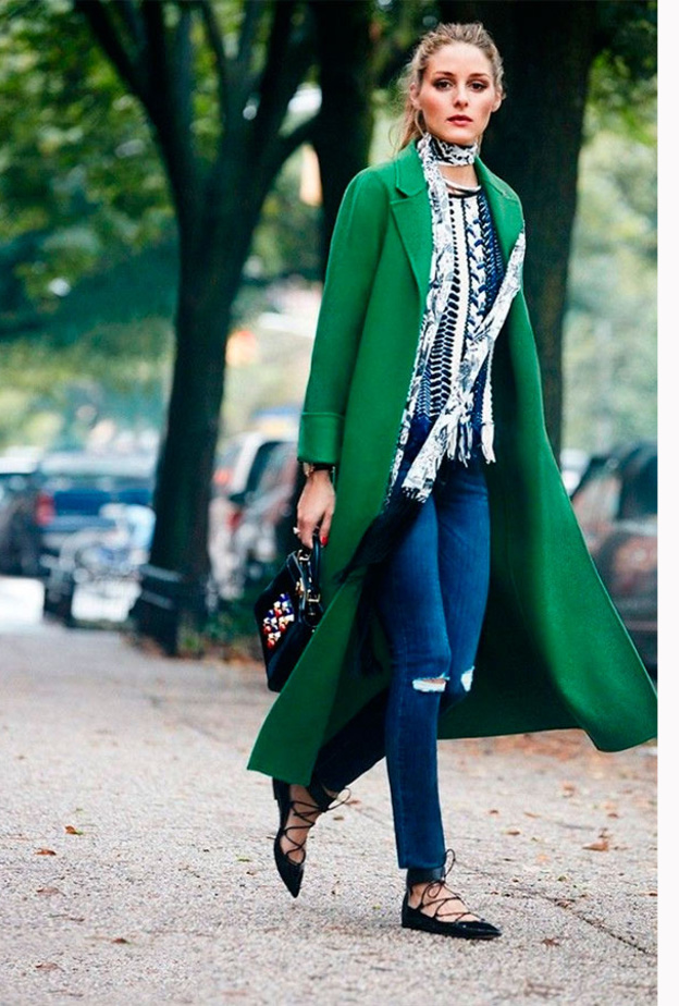 لوني شتائك بمعاطف أنيقة باللون الأحمر