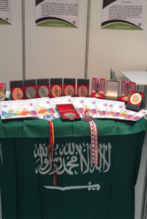 جانب من الميداليات التي نجح المخترعين السعوديين في تحقيقها 