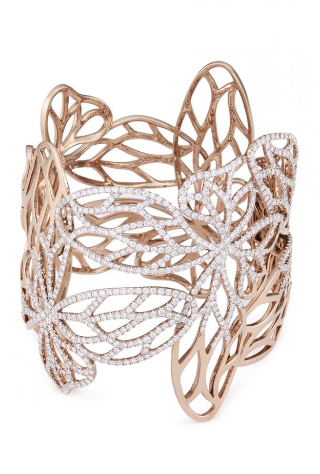 اسوارة من آن سيستيرون Anne Sisteron