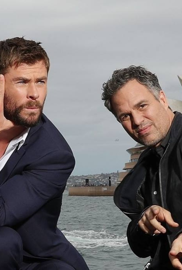 كريس هيمسورث و مارك روفالو بصورة طريفة أثناء التحضيرات لفيلم Thor