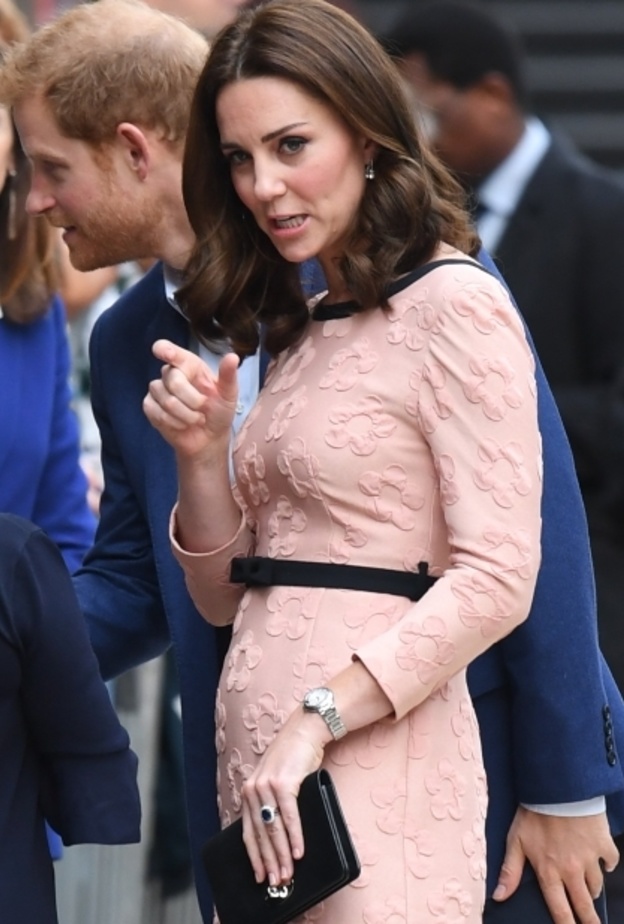 كيت ميدلتون الضحكة لاتفارق وجهها