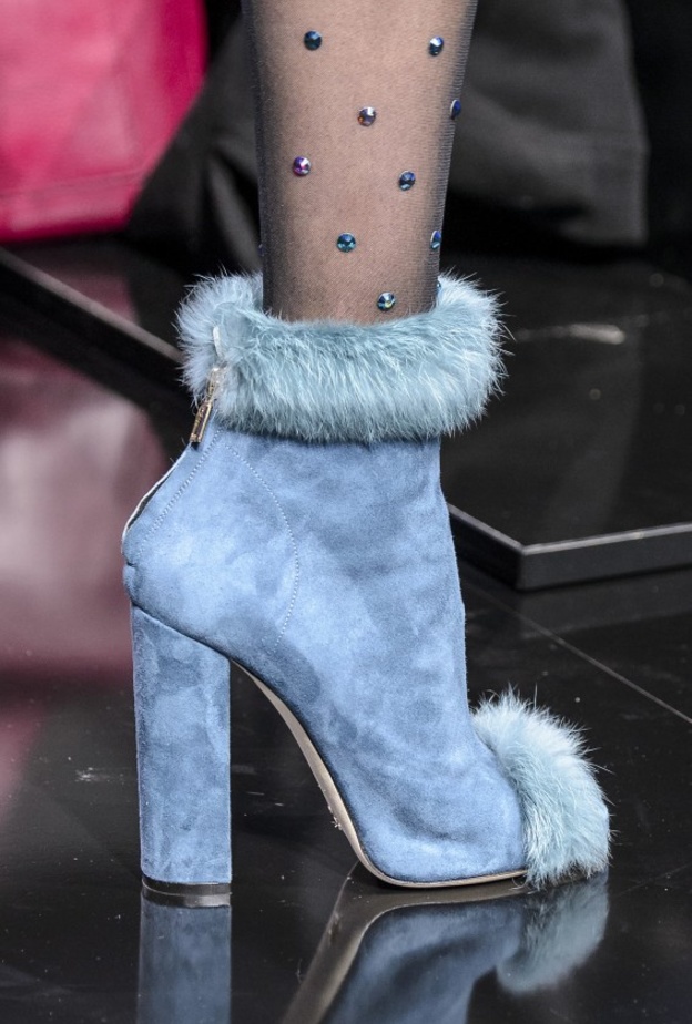 حذاء عصري مع الفرو الناعم من دار ايترو Etro.