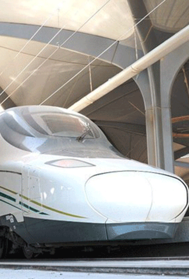 المسئولين بعد وصول قطار الحرمين