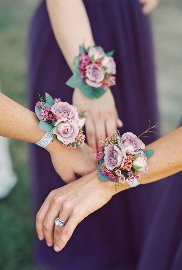 سوار بسيط مناسب لوصيفات العروس.