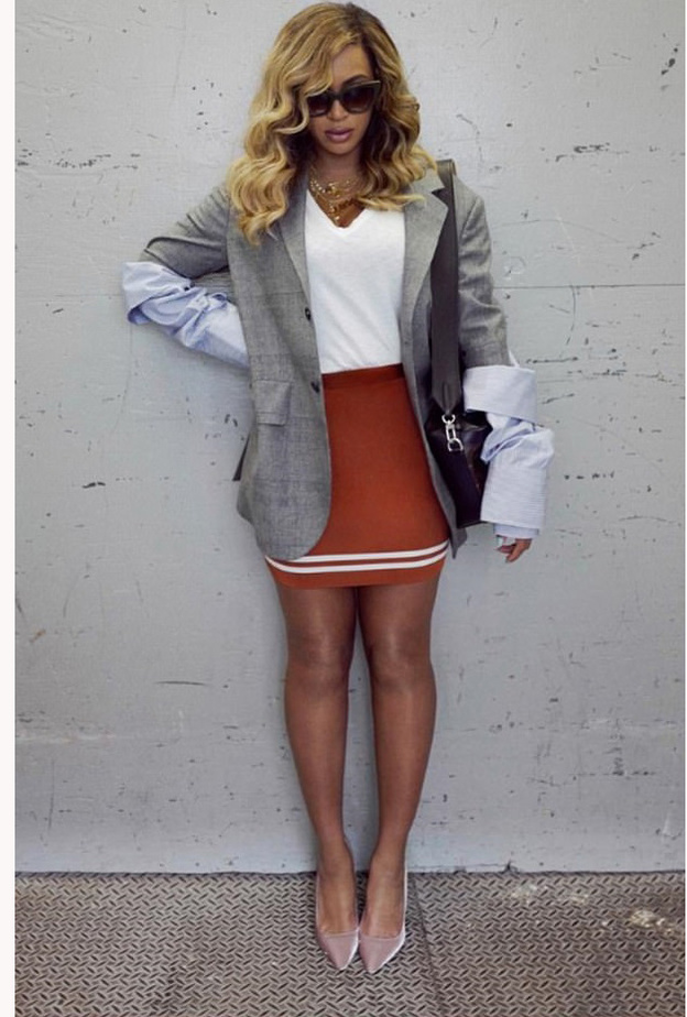 بيونسيه Beyonce بفستان سهرة طويل مع الشق الجانبي بتوقيع دار Walter Mendez