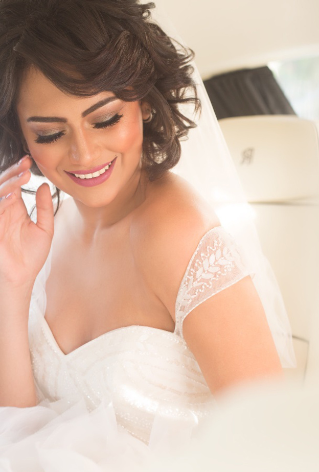 تصوير عروس بكاميرا المصورة السعوديه آسيه أبوشال