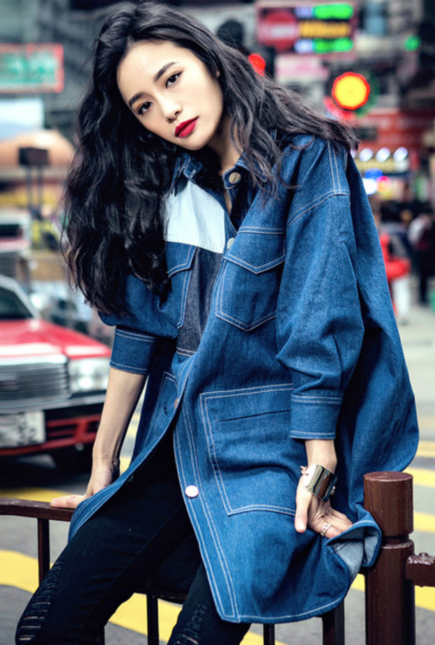 تصميم ملفت وعصري لجاكيت الدينم بالقصّة العريضة والطويلة