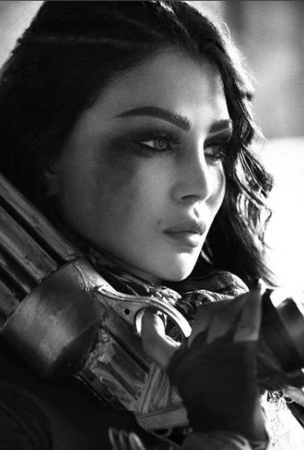 هيفاء وهبي بزي المحاربة في صقور العرب