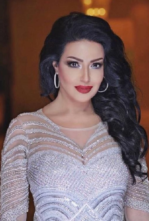 فستان زفاف سمية الخشاب