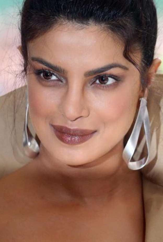 بريانكا تشوبرا تهاجم النادي الحصري للرجال