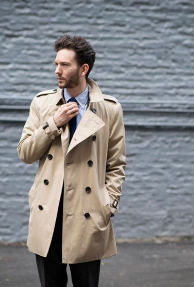 في اطلالاتك الأنيقة نسّق معاطف الترينشكوت مع البدلات بالقصّات الراقية