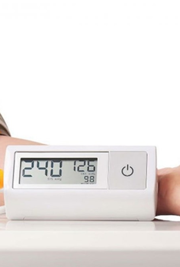 قياس ضغط الدم بصفة دورية حماية لمريض الضغط المرتفع أو المنخفض