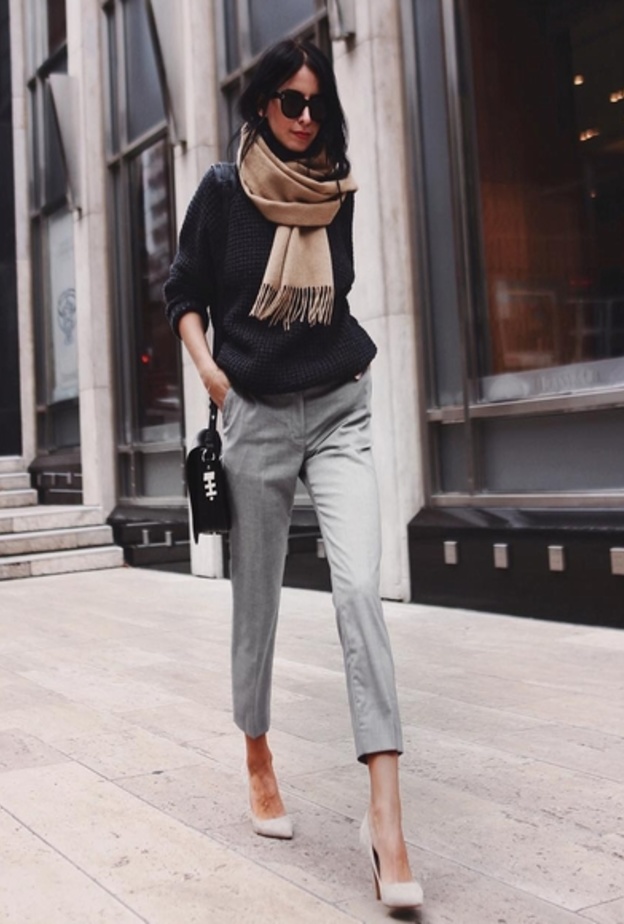 اطلالات شبابية لافتة تضمنينها مع تصاميم البناطيل القصيرة