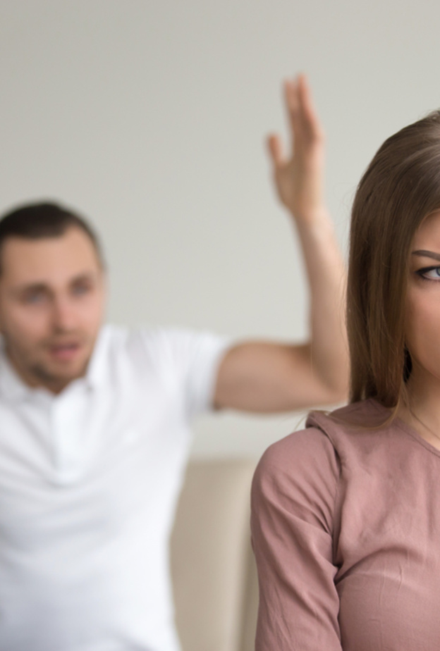 ناقشي مشكلة عصبية العريس معه عندما يكون هادئا