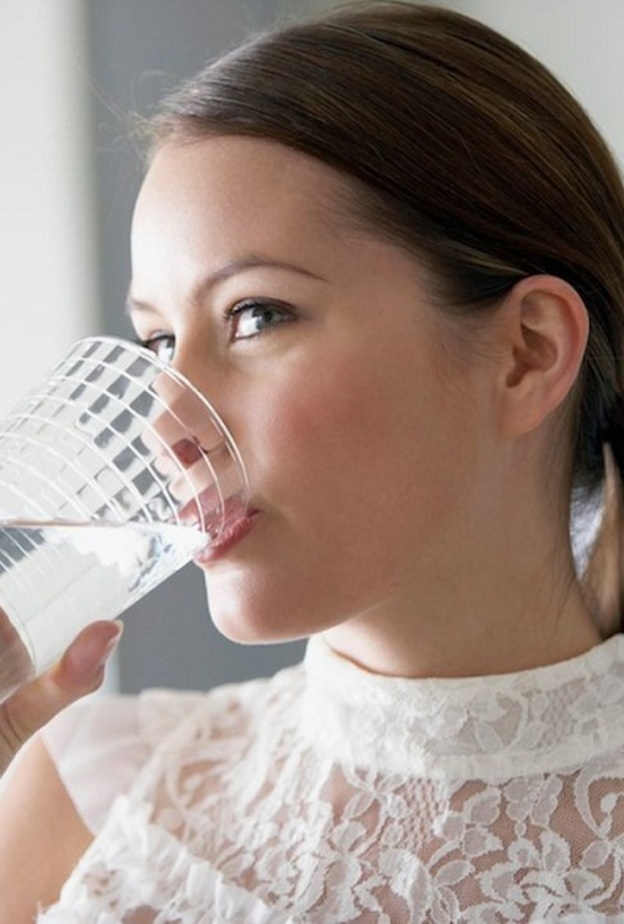 فوائد شرب الماء لبشرة العروس