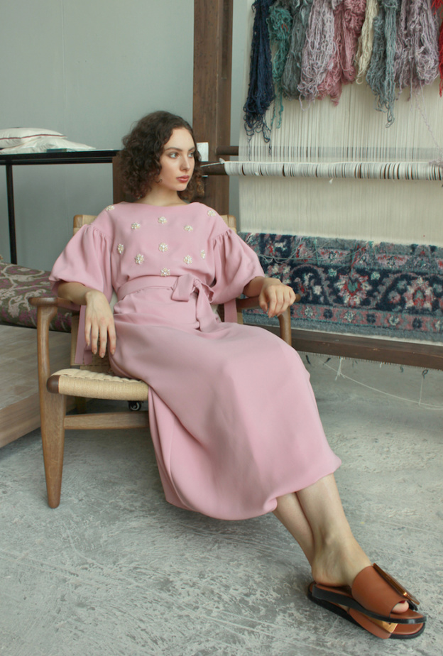 عباية وردية بالكشكش من حصة الفلاسي