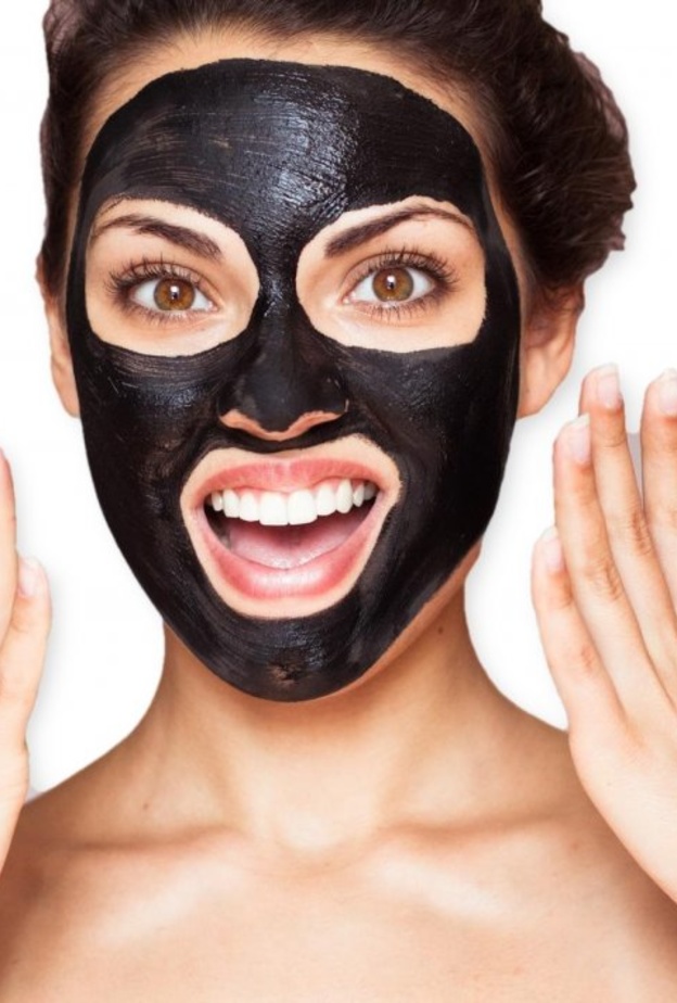 ماسك الفحم للبشرة الدهنية قبل الزفاف