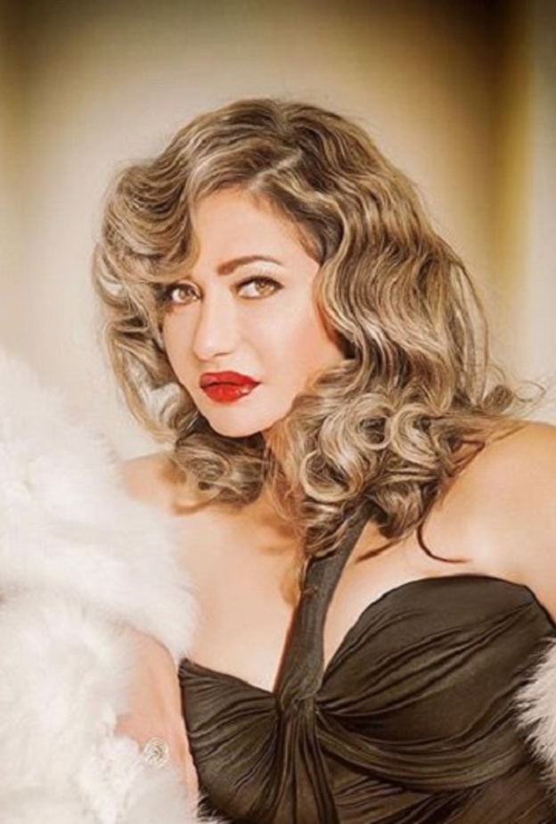 ليلي علوي في جلسة تصوير