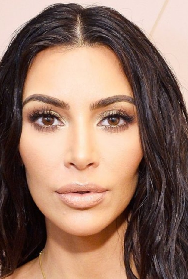 كيم كارداشيان احتفلت بعيد ميلادها في فيلا جبيلة