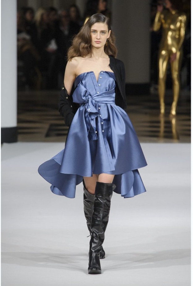 استوحي من شانيل أجمل الأحذية ذات السّاق العالية