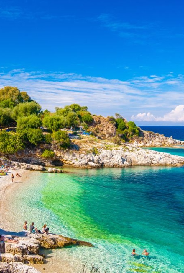 جزيرة هيدرا اليونان و متعة التنقل بالحمير و الخيول.