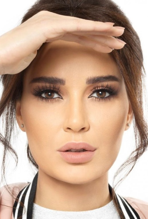 مكياج عيون برونزي لشتاء 2018