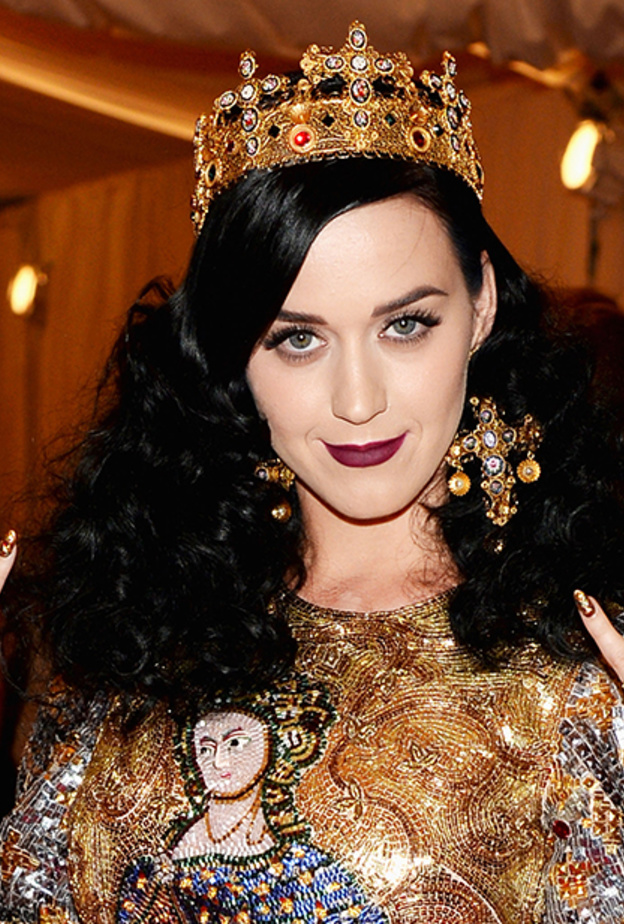 كاتي بيري ترتدي عقد من Lorraine Schwartz