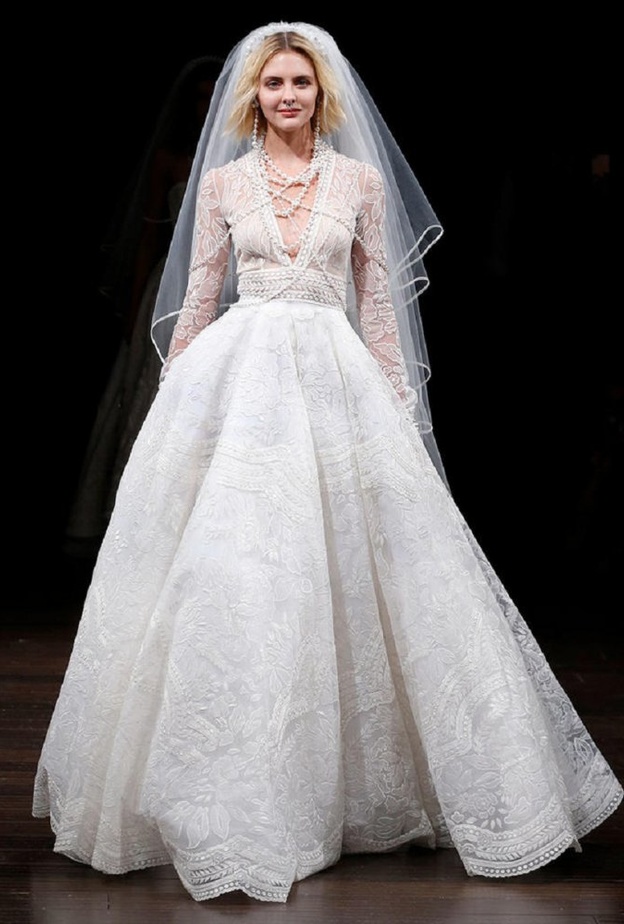 فستان من تصميم viktor&rolf