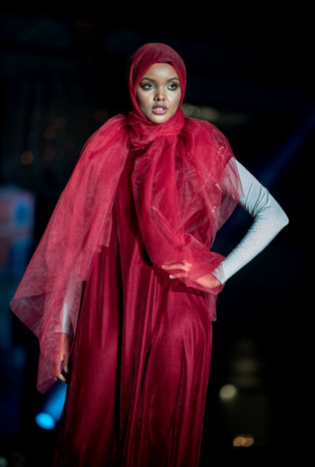 حليمة عدن تفتتح العرض 