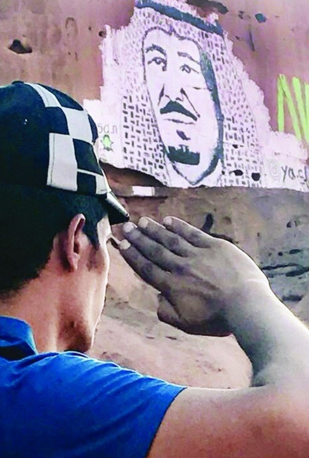 شاب سعودي يعبر عن فرحته بمشروع نيوم بلوحة جدارية لولي العهد