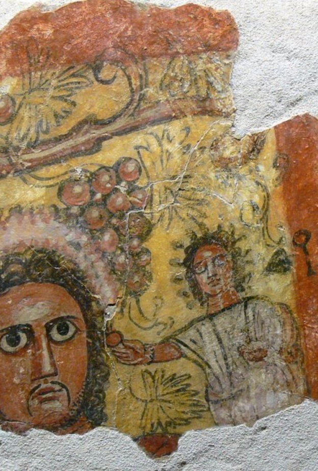 هيئة السياحة تعرض أواني زجاجية فريدة 