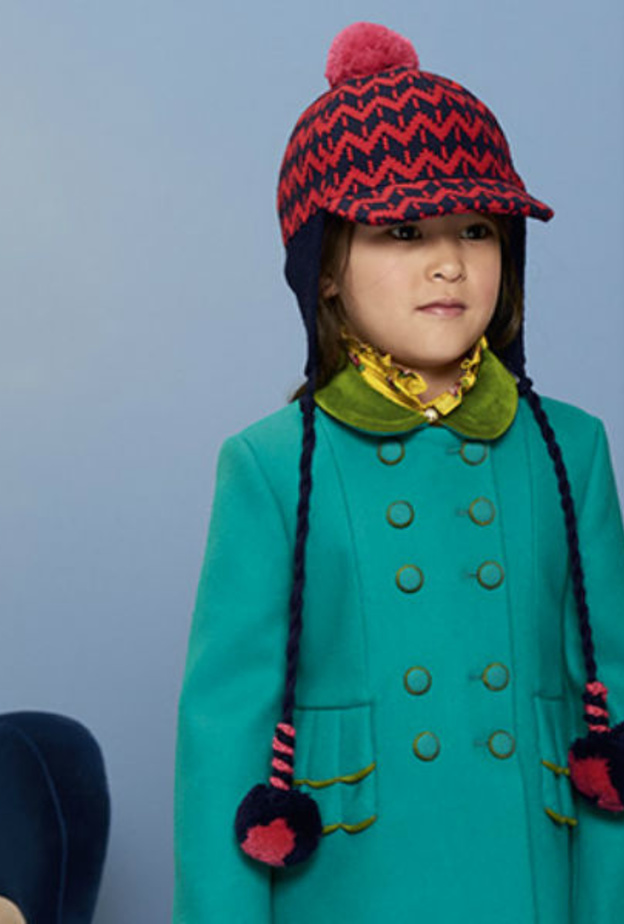 للبنات الصغيرات معاطف بتصاميم ظريفة