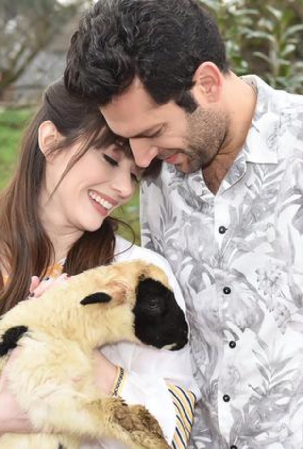 مراد يلدريم  وأوزجي جوريل