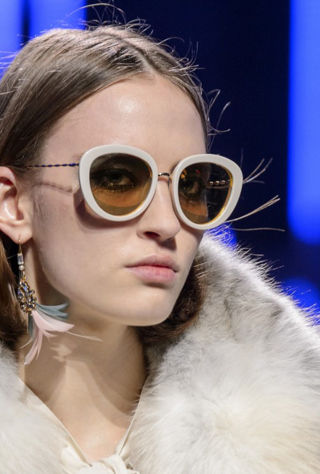 مجموعة ايلي صعب للنظارات الشمسية ‏بأسلوب كلاسيكي