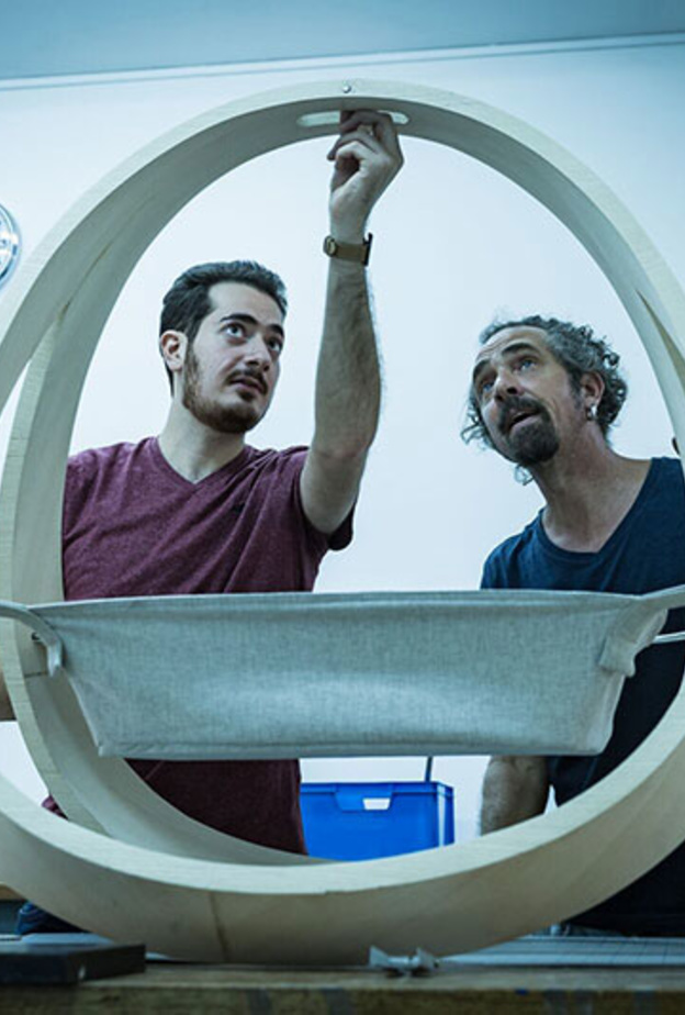 وراء الكواليس