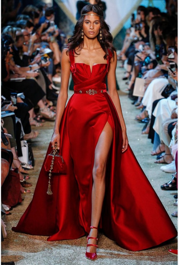 Elie Saab فستان مكشوف الأكتاف باللون الأحمر من