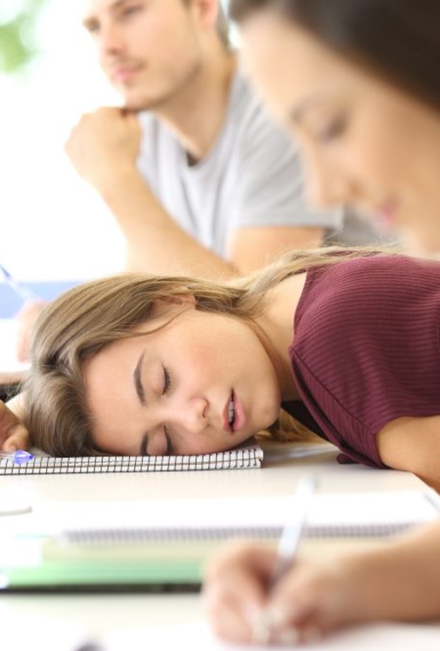  اضطرابات النوم عند المراهقين تسبب الخمول والنعاس في النهار