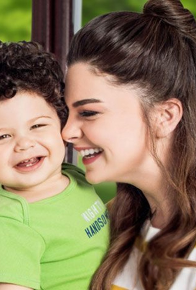 بيلين كارهان مع أبنها