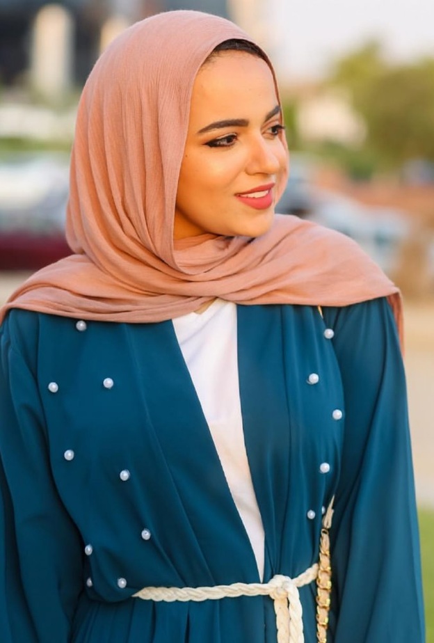 لبس الاسكارف للمحجبات مع اسدال الوشاح من جهة واحدة بأسلوب دينا طوكيو