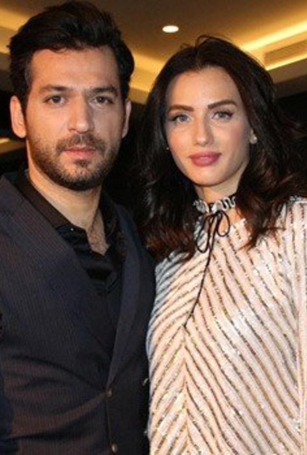 مراد يلدريم  وايمان الباني