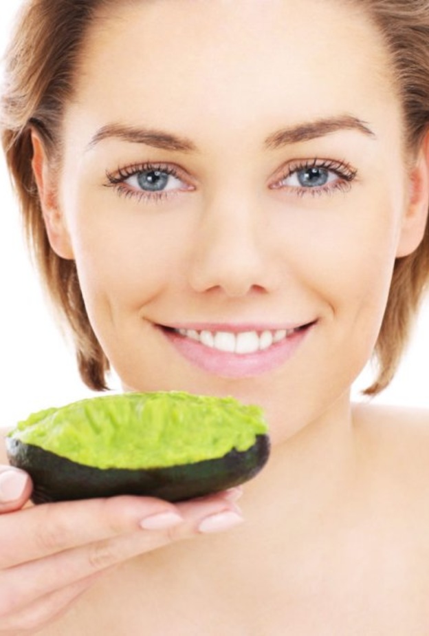 يساعد الأفوكادو على التقليل من ظهور التجاعيد .