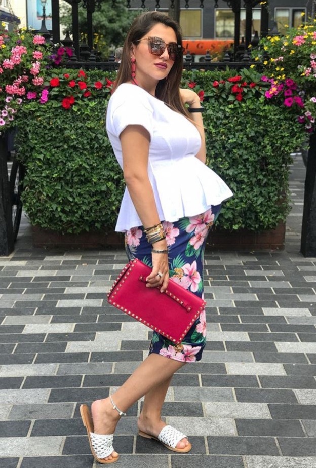 فستان أنيق من اختيار ياسمين